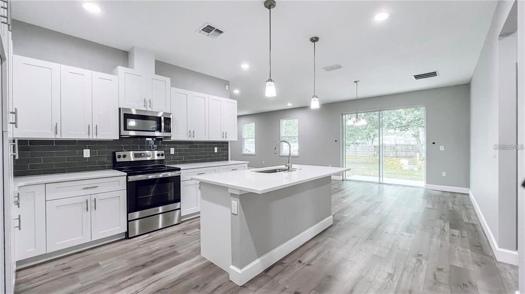 出租: $2,750 (4 贝兹, 3 浴室, 1938 平方英尺)