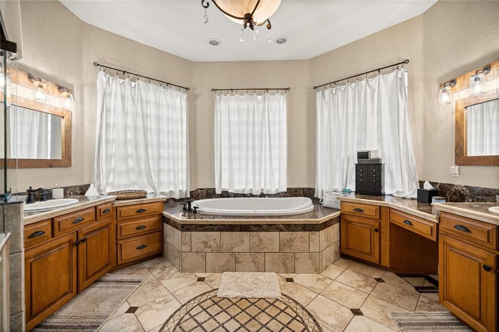 待售: $437,900 (3 贝兹, 2 浴室, 2206 平方英尺)