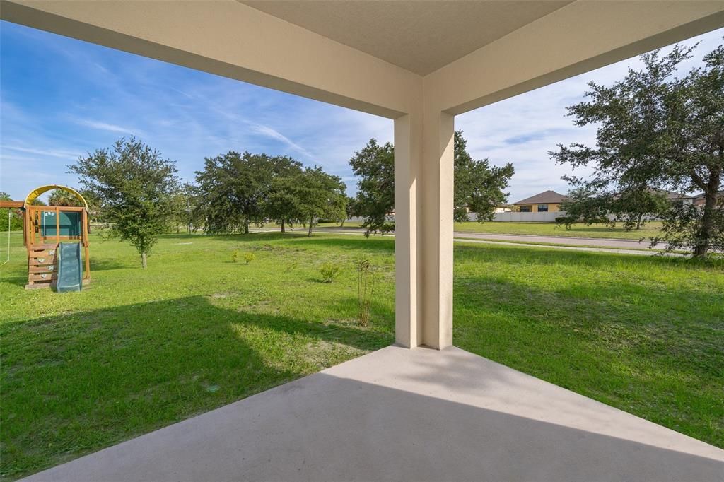 На продажу: $369,990 (4 спален, 2 ванн, 1830 Квадратных фут)