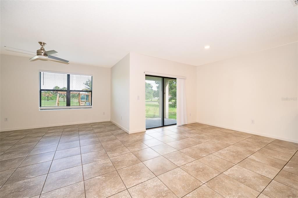 На продажу: $369,990 (4 спален, 2 ванн, 1830 Квадратных фут)