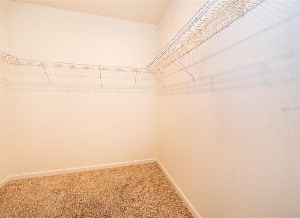 На продажу: $369,990 (4 спален, 2 ванн, 1830 Квадратных фут)