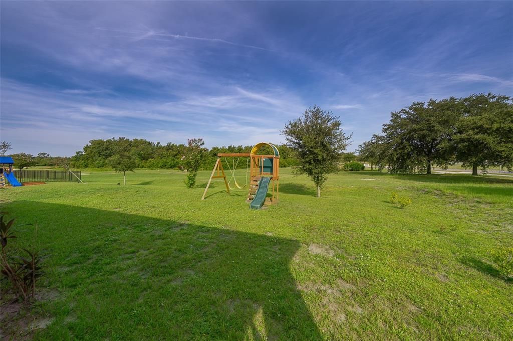 На продажу: $369,990 (4 спален, 2 ванн, 1830 Квадратных фут)