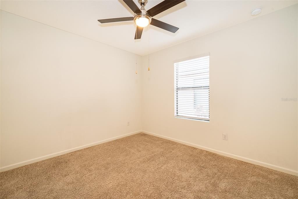 На продажу: $369,990 (4 спален, 2 ванн, 1830 Квадратных фут)