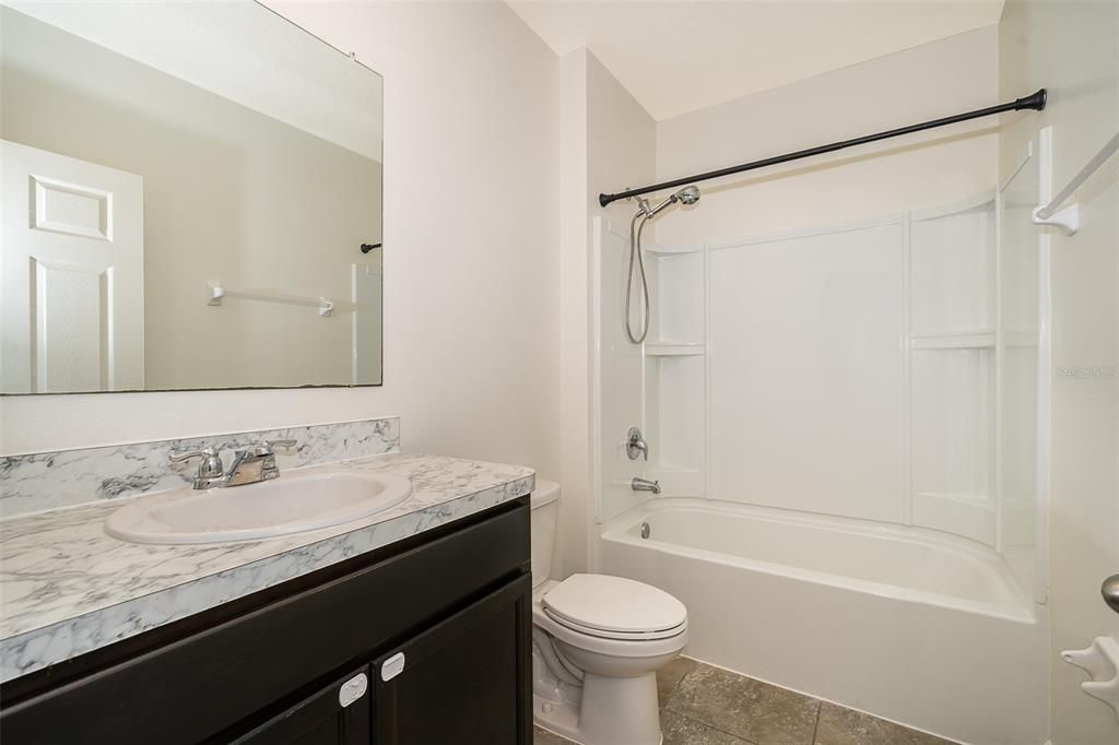 На продажу: $369,990 (4 спален, 2 ванн, 1830 Квадратных фут)