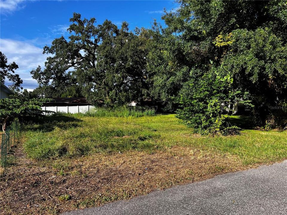 合同活跃: $165,000 (0.22 acres)