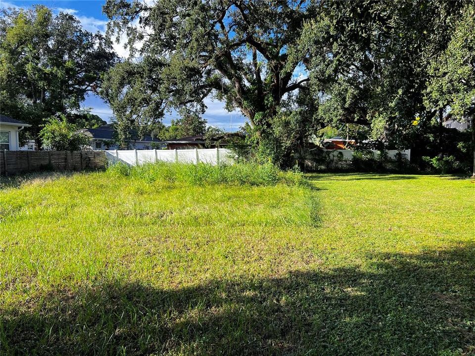 合同活跃: $165,000 (0.22 acres)