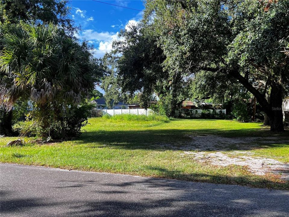 合同活跃: $165,000 (0.22 acres)