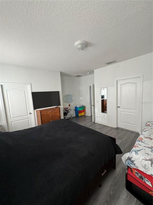 Active With Contract: $2,650 (3 beds, 2 baths, 1850 Square Feet)