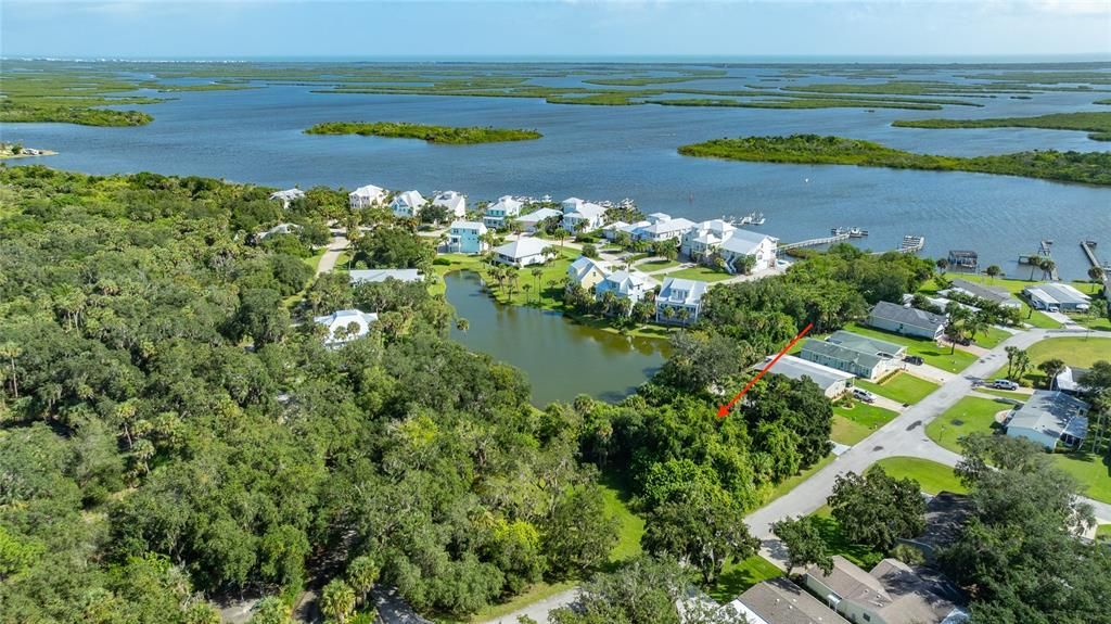 На продажу: $70,000 (0.11 acres)