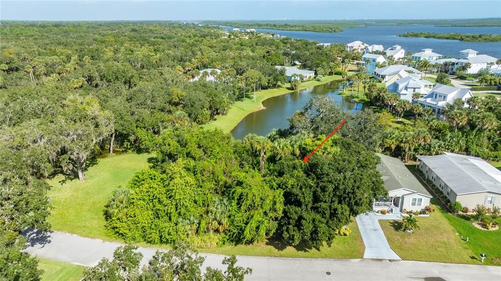 На продажу: $70,000 (0.11 acres)