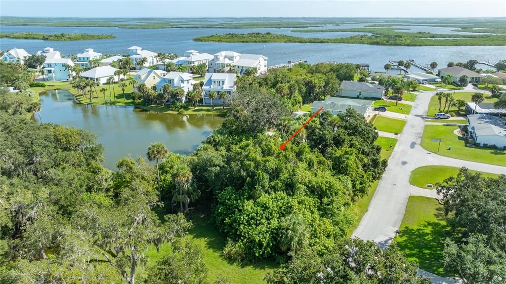 На продажу: $70,000 (0.11 acres)