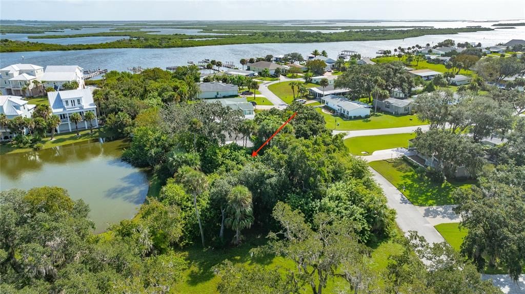 На продажу: $70,000 (0.11 acres)