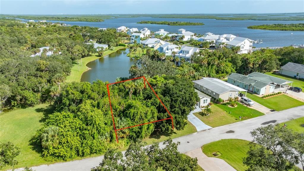 На продажу: $70,000 (0.11 acres)