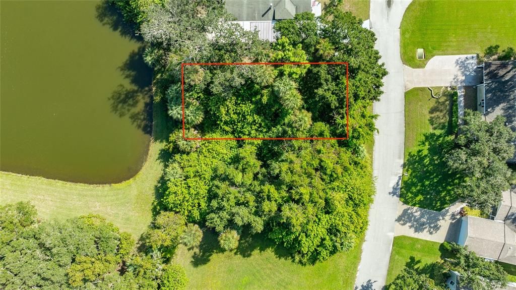 На продажу: $70,000 (0.11 acres)