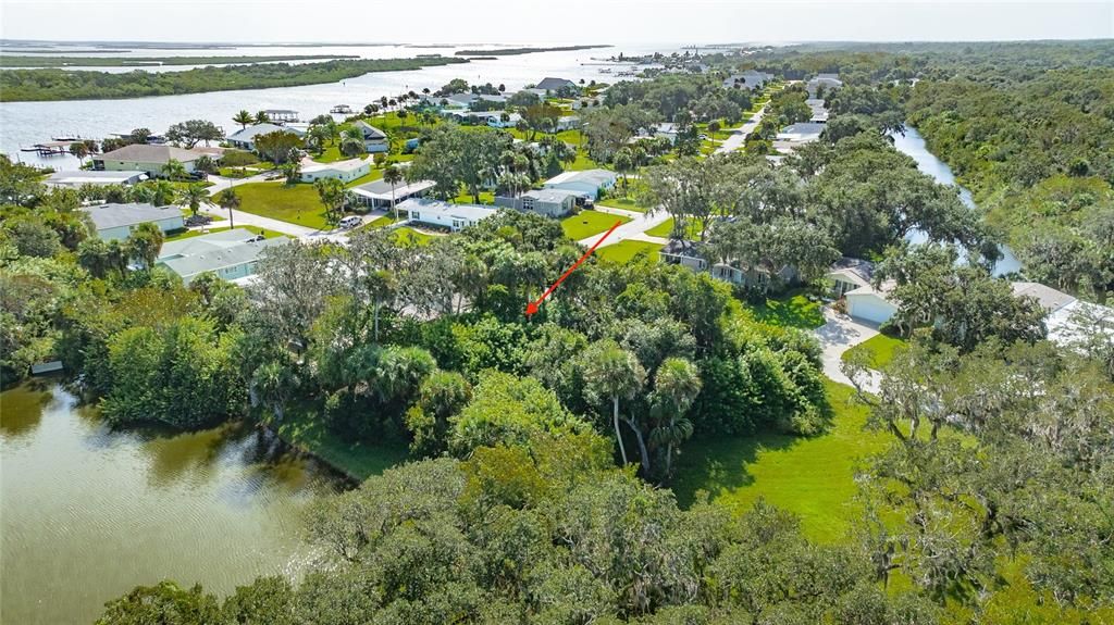 На продажу: $70,000 (0.11 acres)