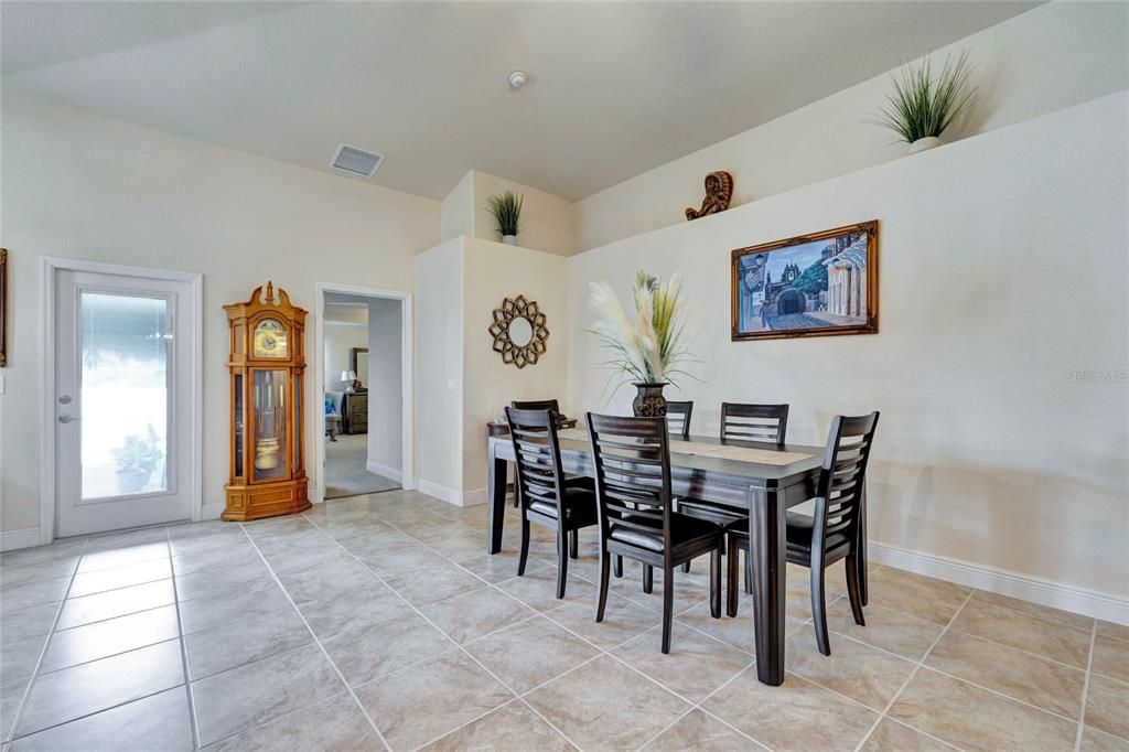 待售: $365,000 (3 贝兹, 2 浴室, 1950 平方英尺)