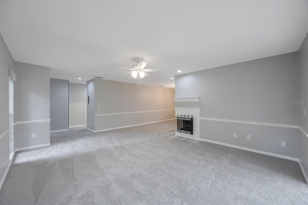 Active With Contract: $275,000 (2 beds, 2 baths, 1354 Square Feet)