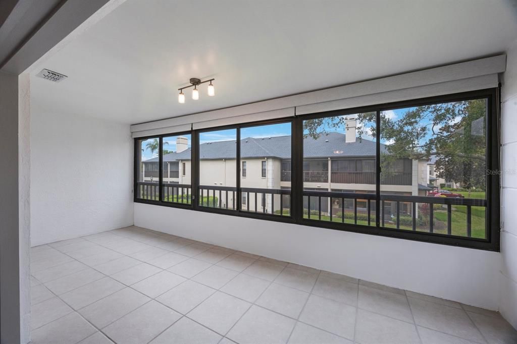 Active With Contract: $275,000 (2 beds, 2 baths, 1354 Square Feet)