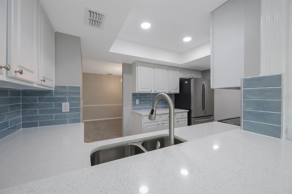 Active With Contract: $275,000 (2 beds, 2 baths, 1354 Square Feet)