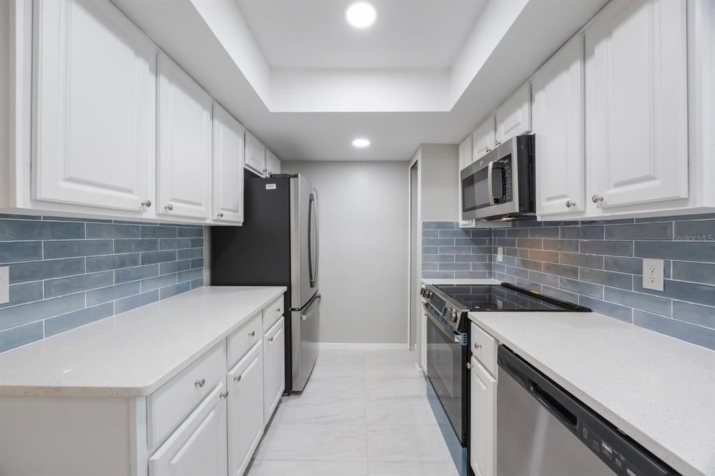 Active With Contract: $275,000 (2 beds, 2 baths, 1354 Square Feet)