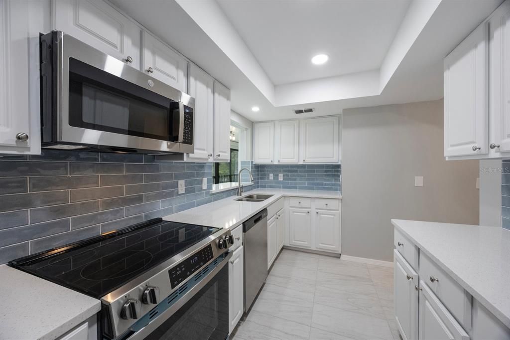 Active With Contract: $275,000 (2 beds, 2 baths, 1354 Square Feet)