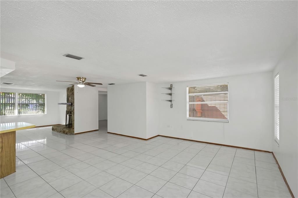 En Venta: $220,880 (2 camas, 2 baños, 1384 Pies cuadrados)