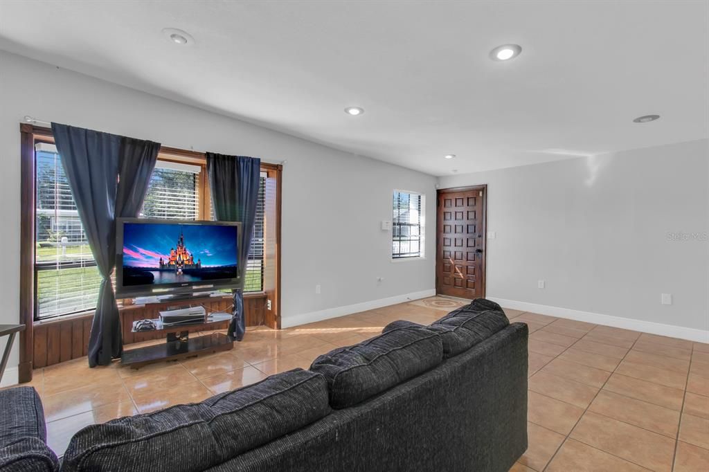 На продажу: $299,000 (3 спален, 2 ванн, 1266 Квадратных фут)