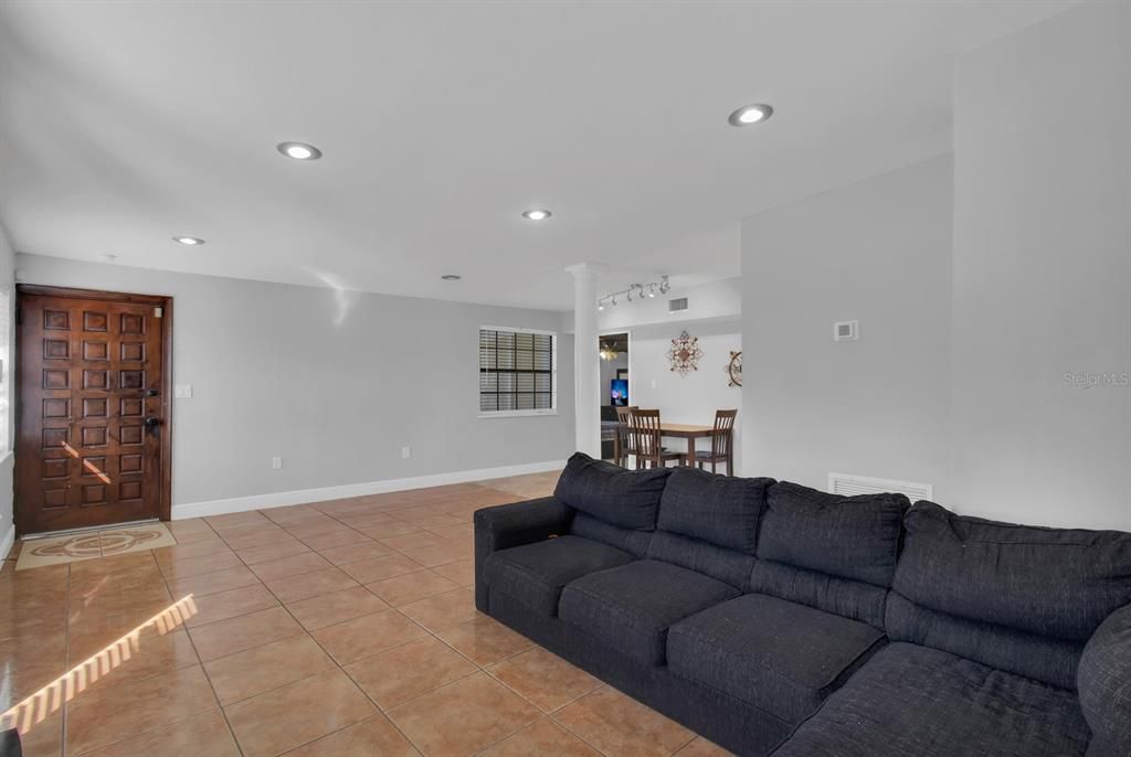 На продажу: $299,000 (3 спален, 2 ванн, 1266 Квадратных фут)