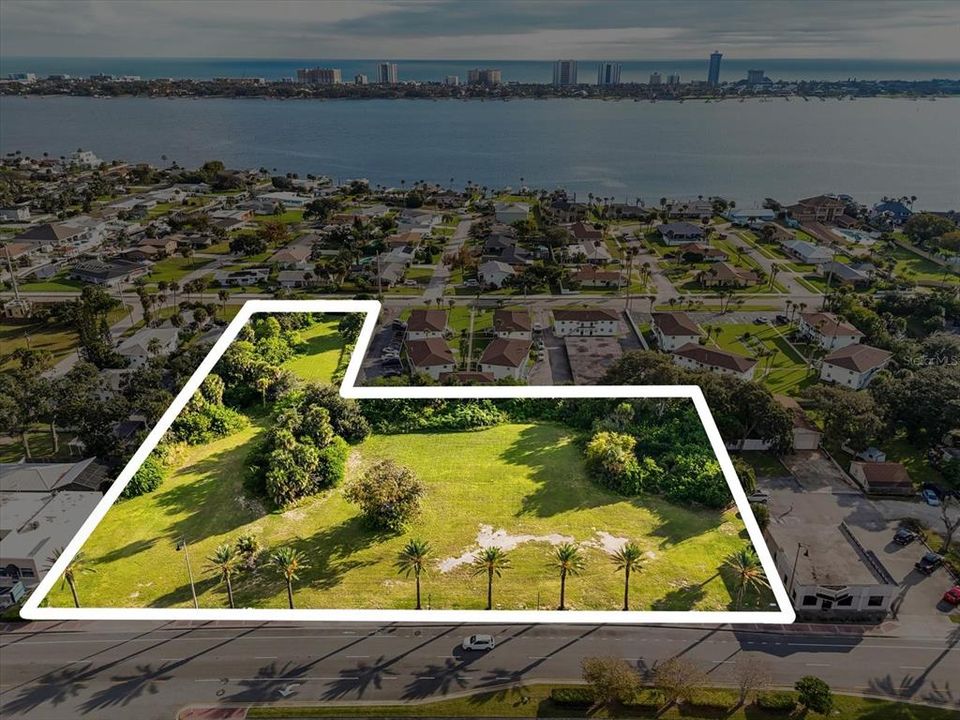 For Sale: $1,690,000 (2.55 acres)