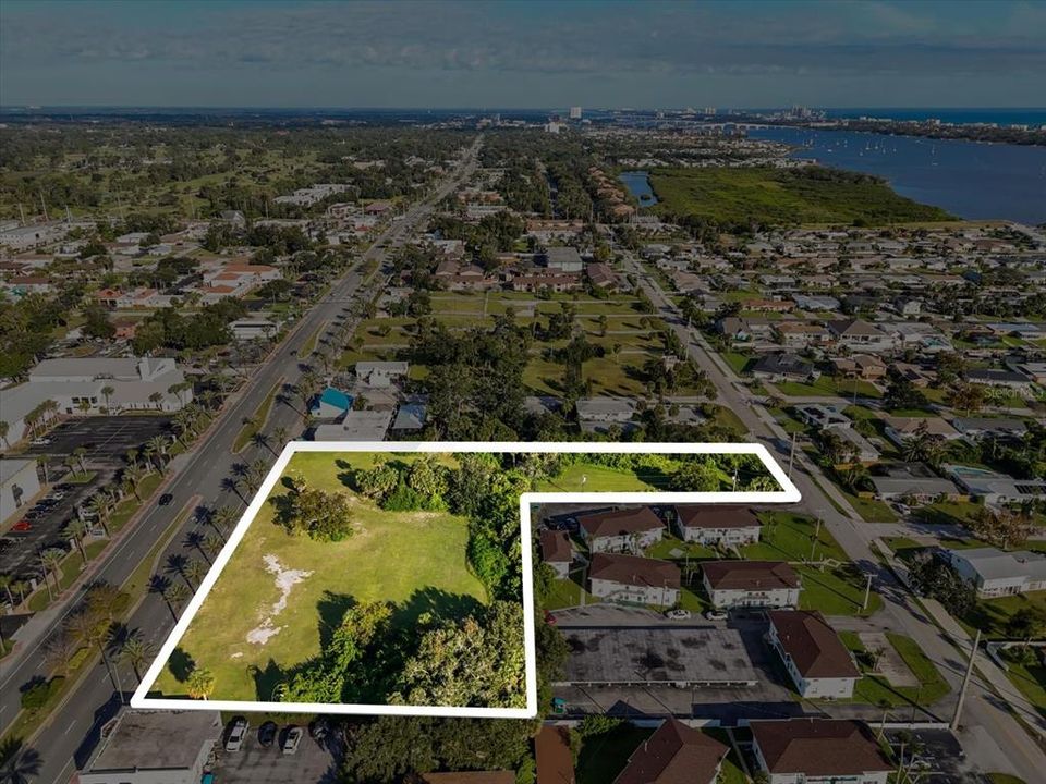 For Sale: $1,690,000 (2.55 acres)