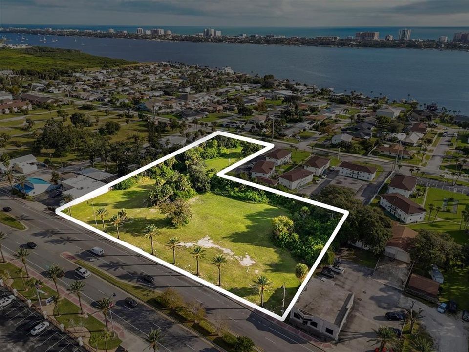 For Sale: $1,690,000 (2.55 acres)