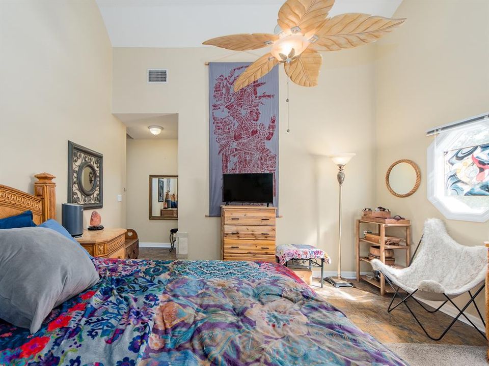 Под контрактом: $433,000 (3 спален, 2 ванн, 1617 Квадратных фут)