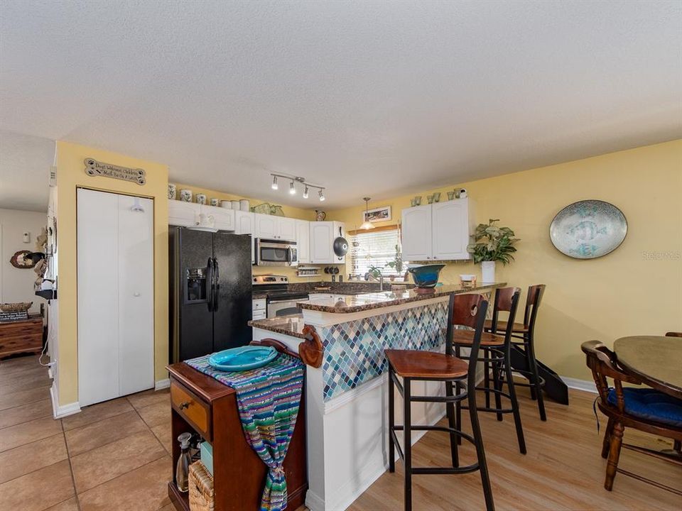 Под контрактом: $433,000 (3 спален, 2 ванн, 1617 Квадратных фут)