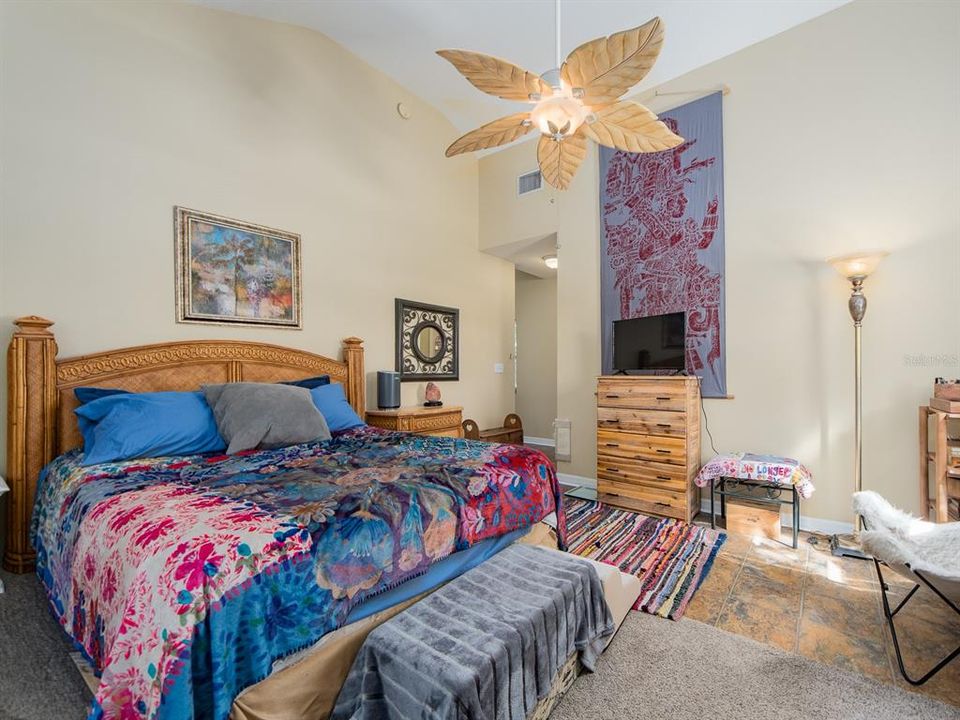 Под контрактом: $433,000 (3 спален, 2 ванн, 1617 Квадратных фут)