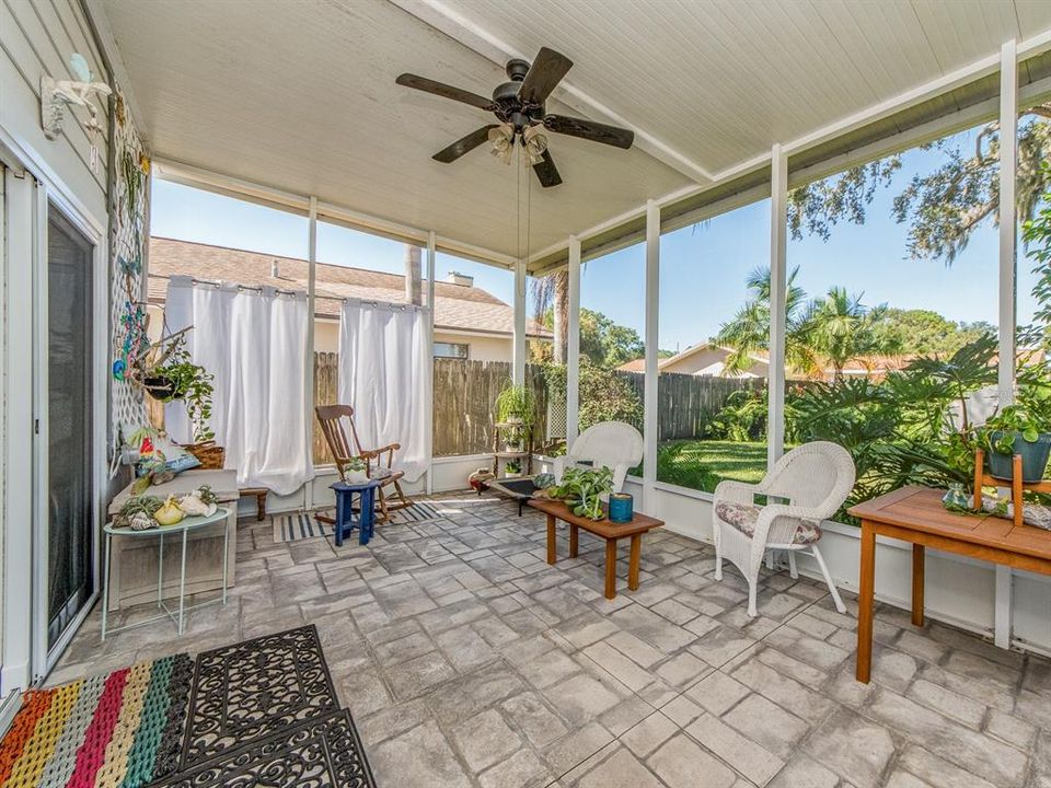 Под контрактом: $433,000 (3 спален, 2 ванн, 1617 Квадратных фут)