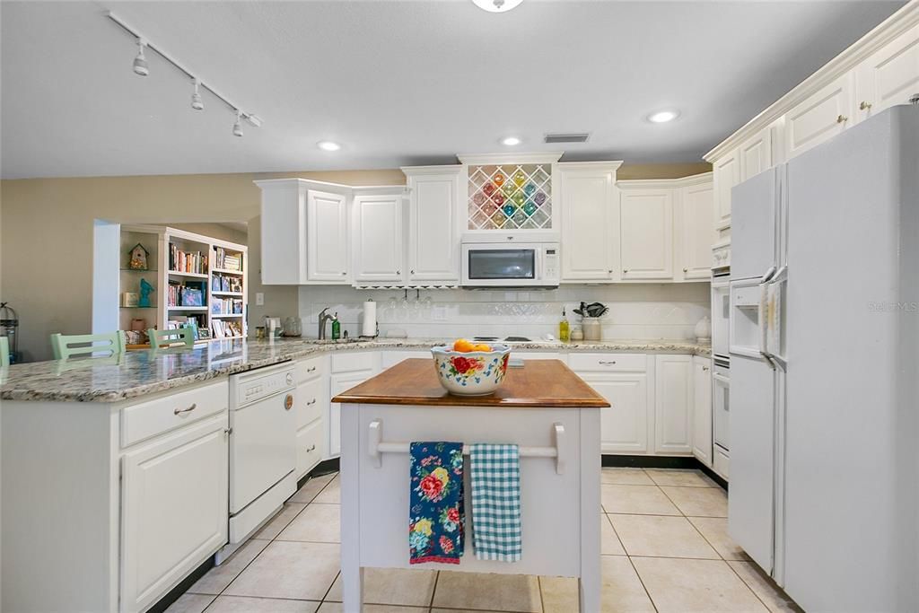 For Sale: $589,500 (3 beds, 2 baths, 2043 Square Feet)