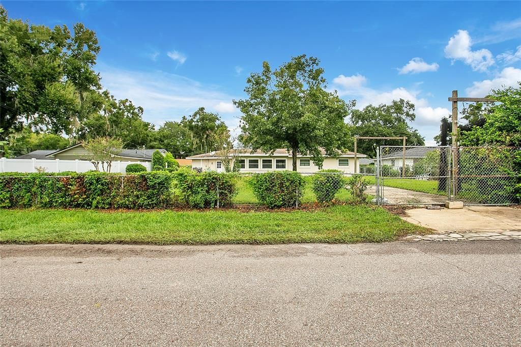 For Sale: $589,500 (3 beds, 2 baths, 2043 Square Feet)