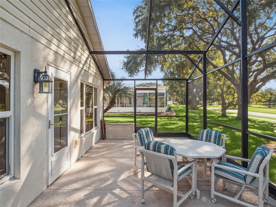 For Sale: $288,900 (2 beds, 2 baths, 2003 Square Feet)