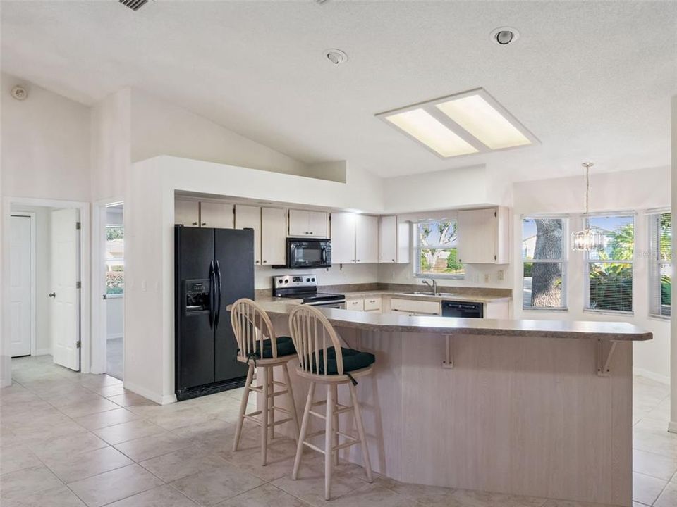 For Sale: $288,900 (2 beds, 2 baths, 2003 Square Feet)