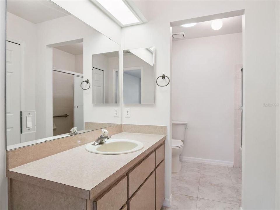 For Sale: $288,900 (2 beds, 2 baths, 2003 Square Feet)