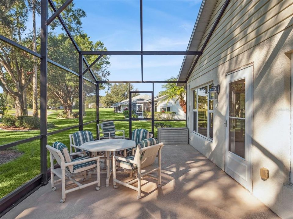 For Sale: $288,900 (2 beds, 2 baths, 2003 Square Feet)