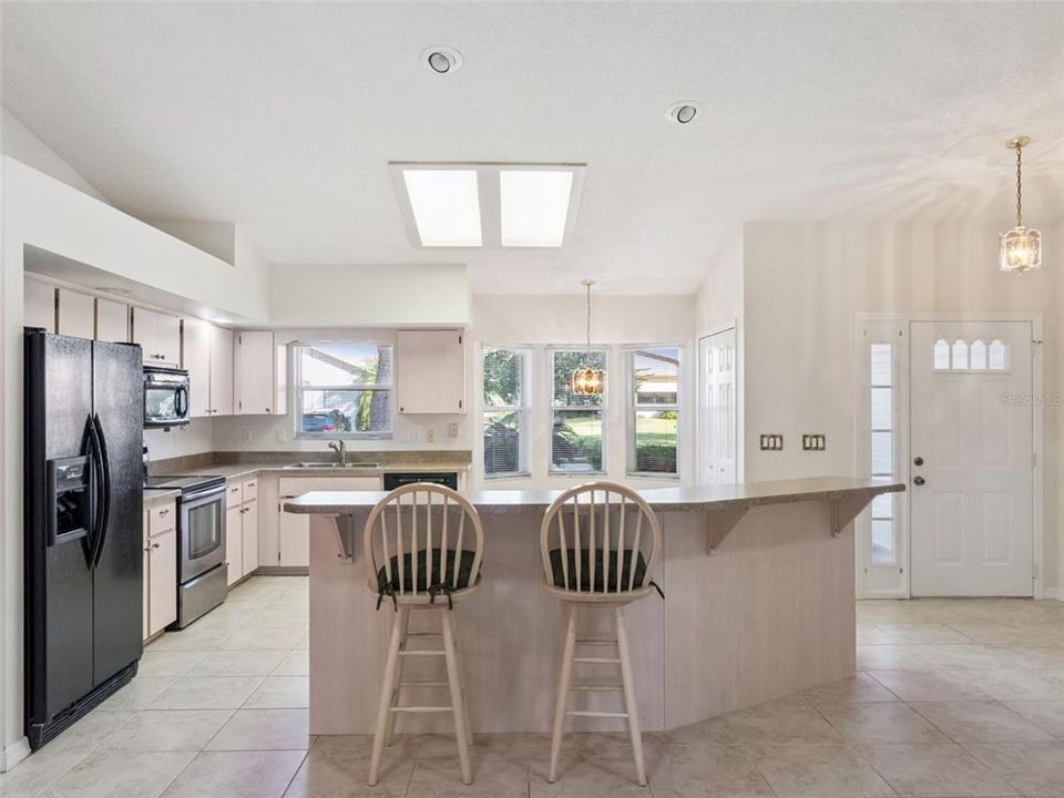 For Sale: $288,900 (2 beds, 2 baths, 2003 Square Feet)