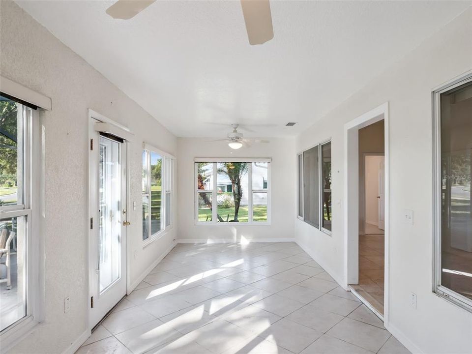 For Sale: $288,900 (2 beds, 2 baths, 2003 Square Feet)