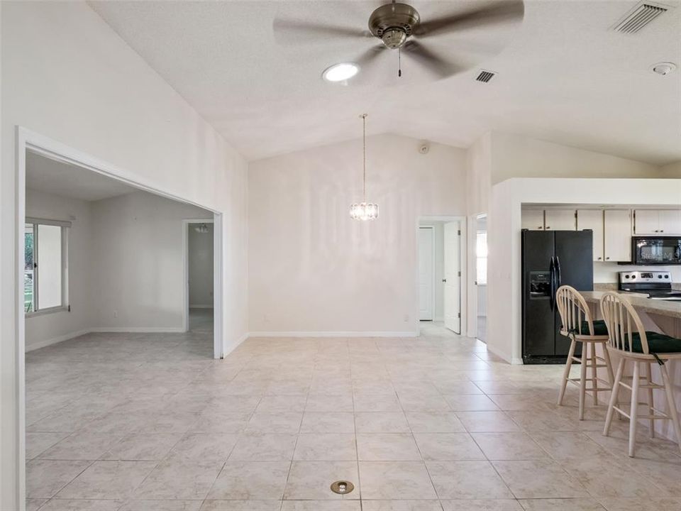 For Sale: $288,900 (2 beds, 2 baths, 2003 Square Feet)