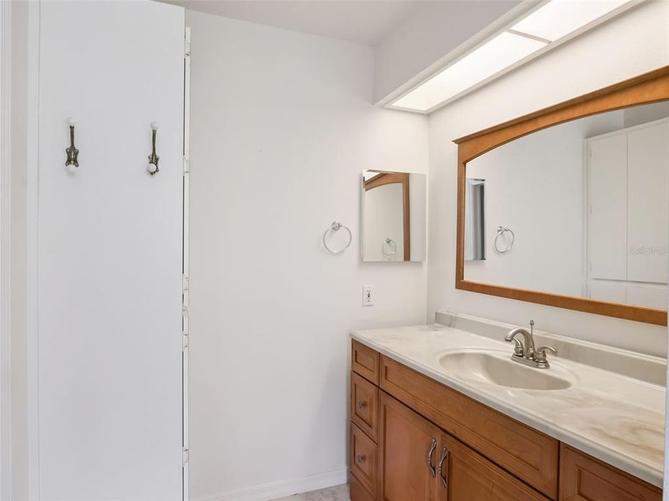 For Sale: $288,900 (2 beds, 2 baths, 2003 Square Feet)