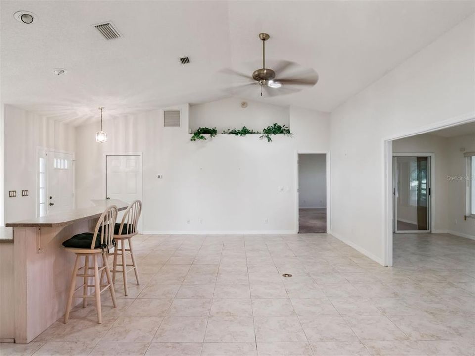 For Sale: $288,900 (2 beds, 2 baths, 2003 Square Feet)