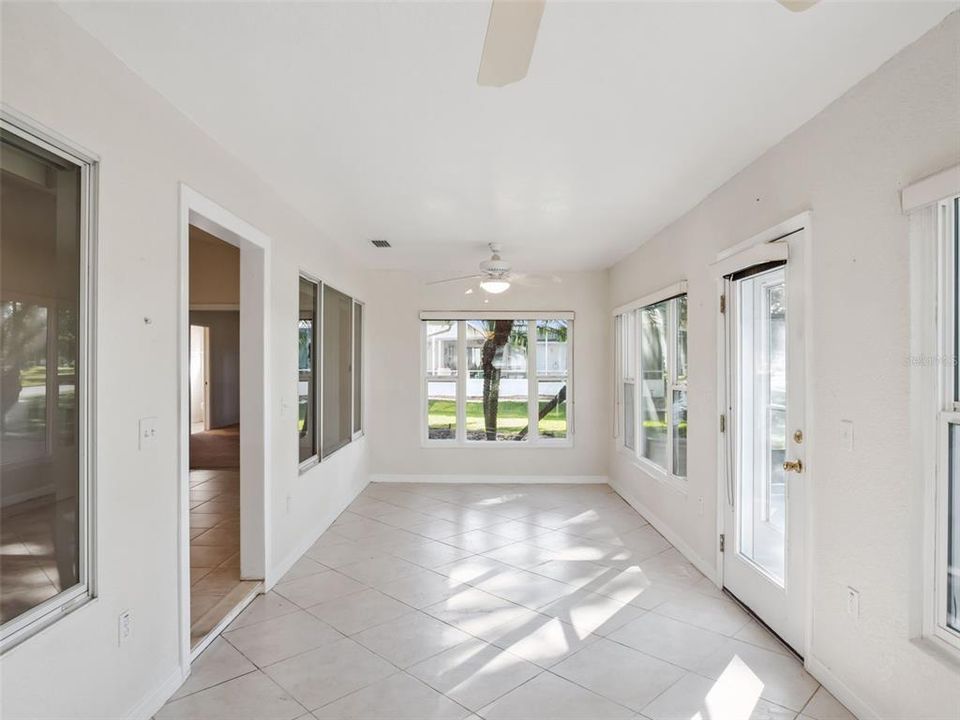 For Sale: $288,900 (2 beds, 2 baths, 2003 Square Feet)