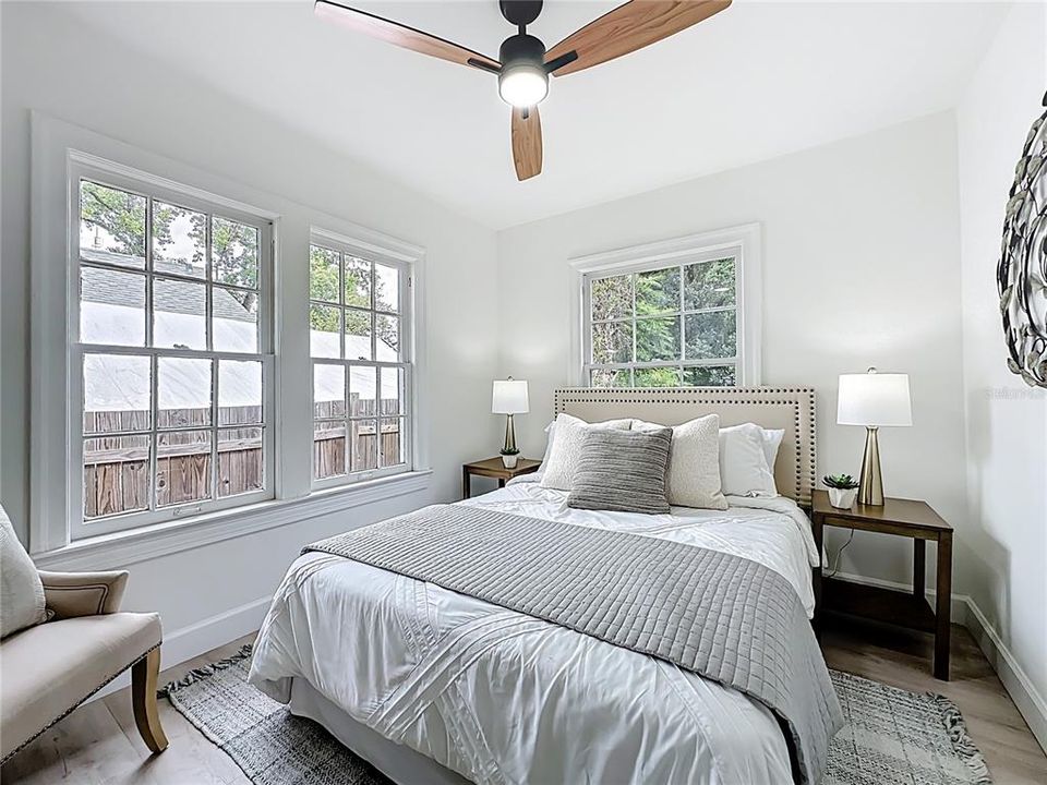 待售: $325,000 (2 贝兹, 1 浴室, 927 平方英尺)