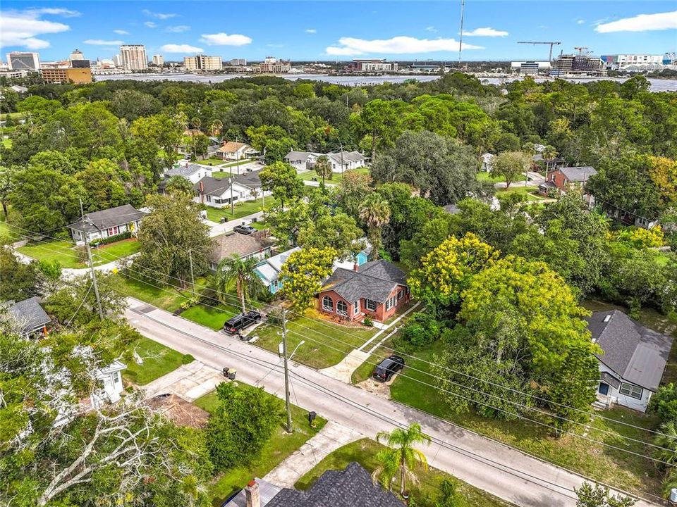 待售: $325,000 (2 贝兹, 1 浴室, 927 平方英尺)