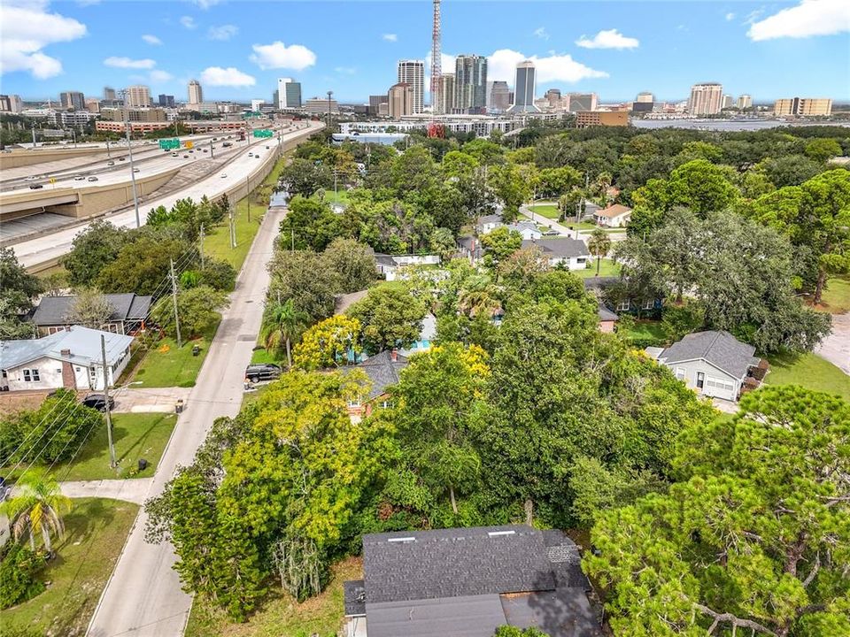 待售: $325,000 (2 贝兹, 1 浴室, 927 平方英尺)